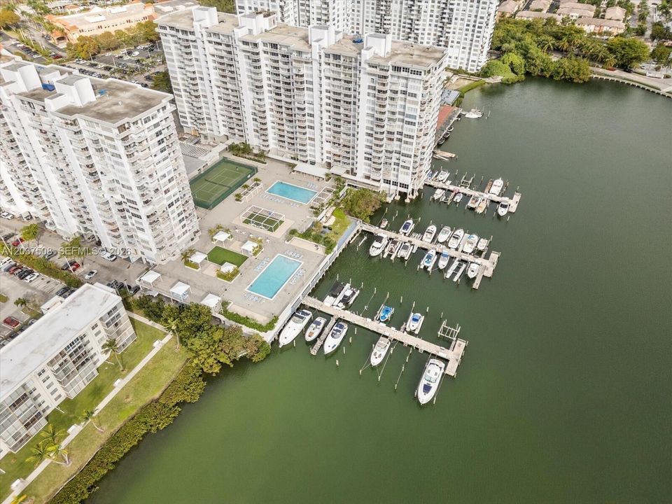 For Sale: $499,999 (3 beds, 3 baths, 2387 Square Feet)