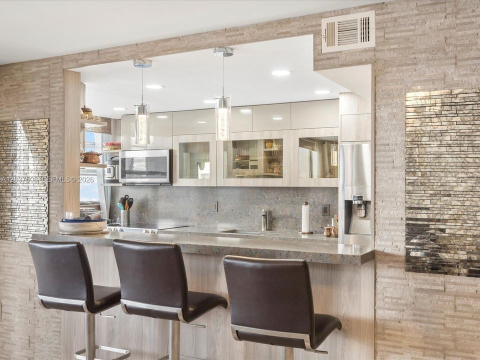 For Sale: $499,999 (3 beds, 3 baths, 2387 Square Feet)