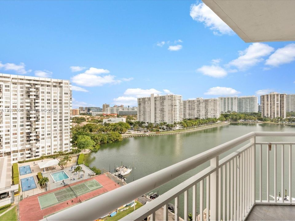 For Sale: $499,999 (3 beds, 3 baths, 2387 Square Feet)