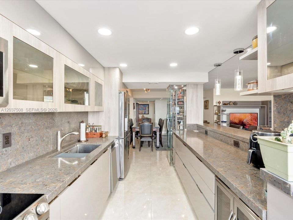 For Sale: $499,999 (3 beds, 3 baths, 2387 Square Feet)