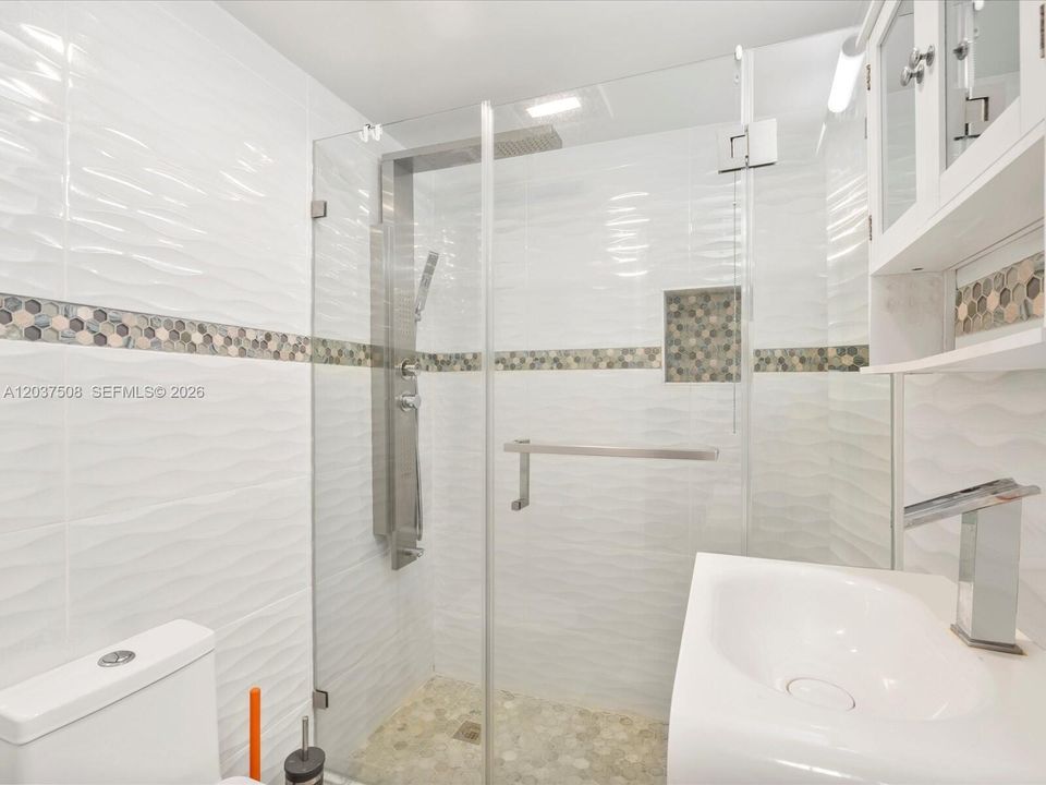 For Sale: $499,999 (3 beds, 3 baths, 2387 Square Feet)