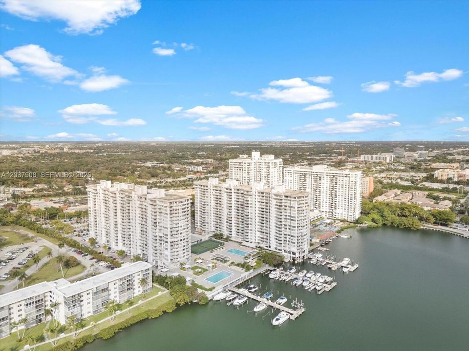 For Sale: $499,999 (3 beds, 3 baths, 2387 Square Feet)