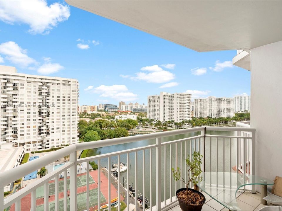 For Sale: $499,999 (3 beds, 3 baths, 2387 Square Feet)