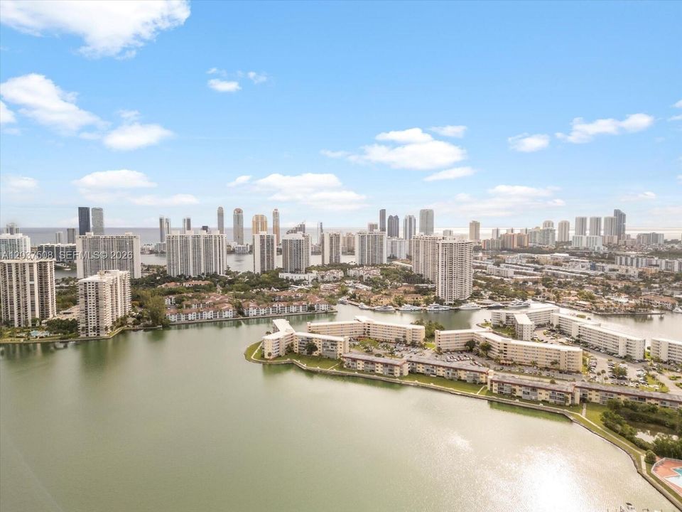 For Sale: $499,999 (3 beds, 3 baths, 2387 Square Feet)