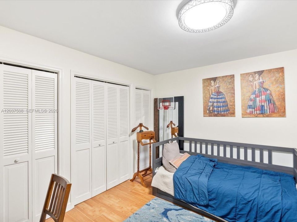 For Sale: $499,999 (3 beds, 3 baths, 2387 Square Feet)