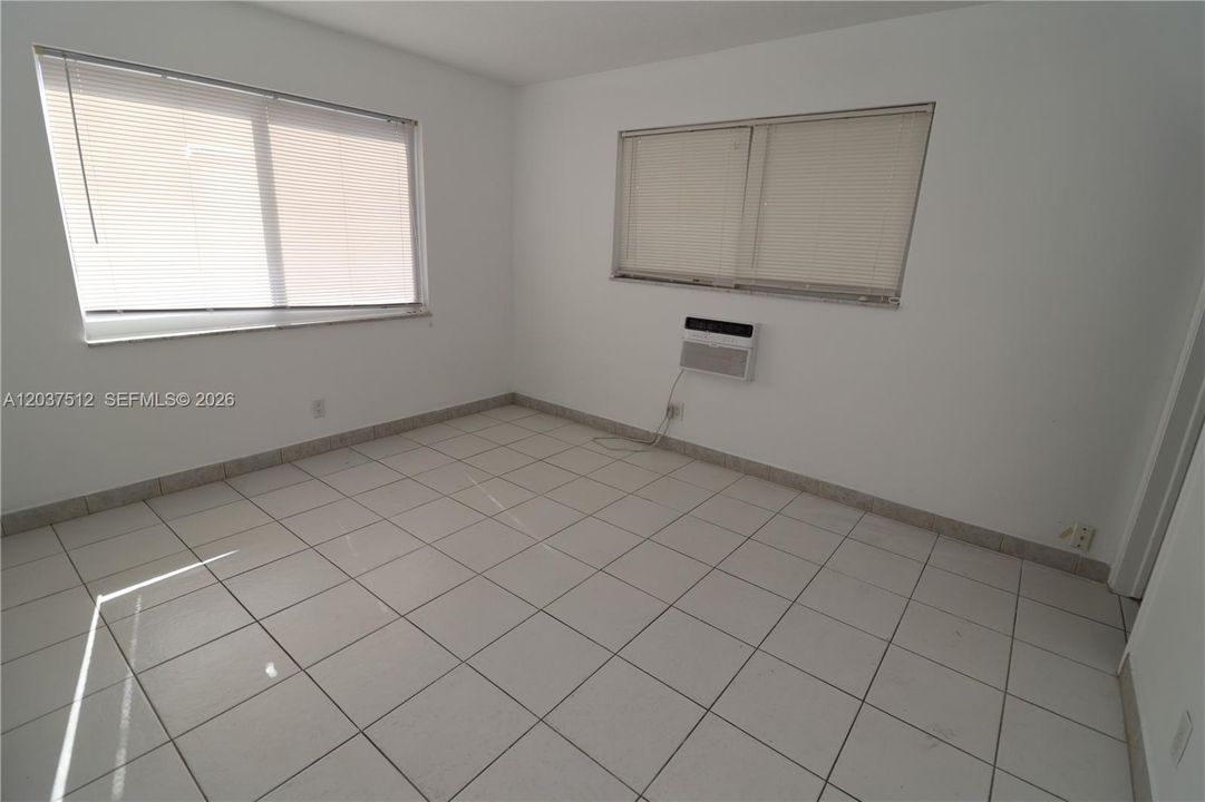 В аренду: $1,500 (1 спален, 1 ванн, 700 Квадратных фут)
