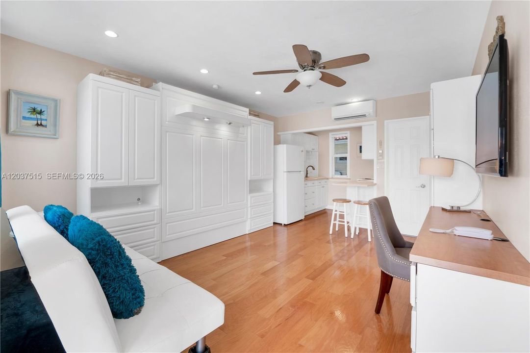 For Sale: $235,000 (0 beds, 1 baths, 260 Square Feet)