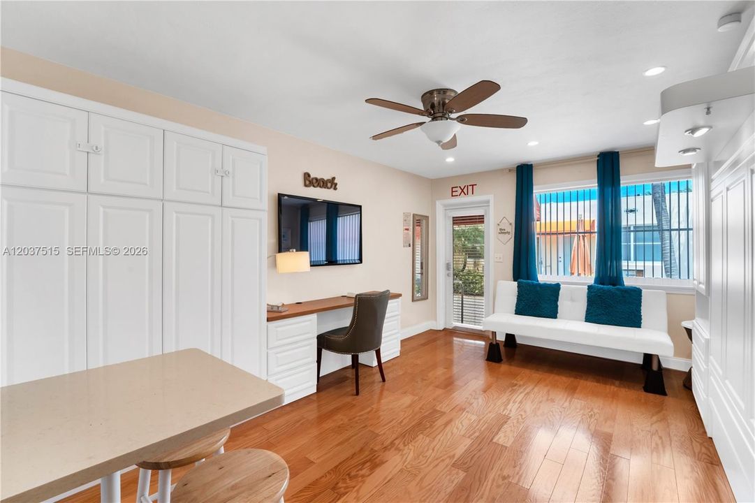 For Sale: $235,000 (0 beds, 1 baths, 260 Square Feet)