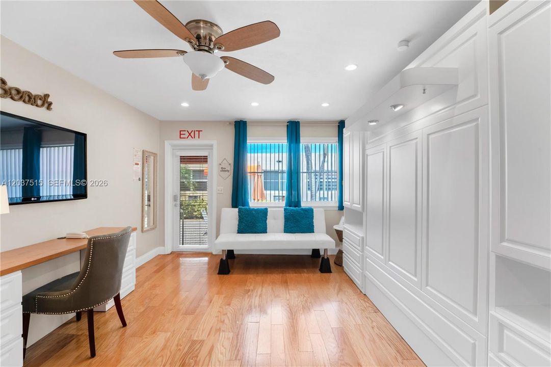 For Sale: $235,000 (0 beds, 1 baths, 260 Square Feet)
