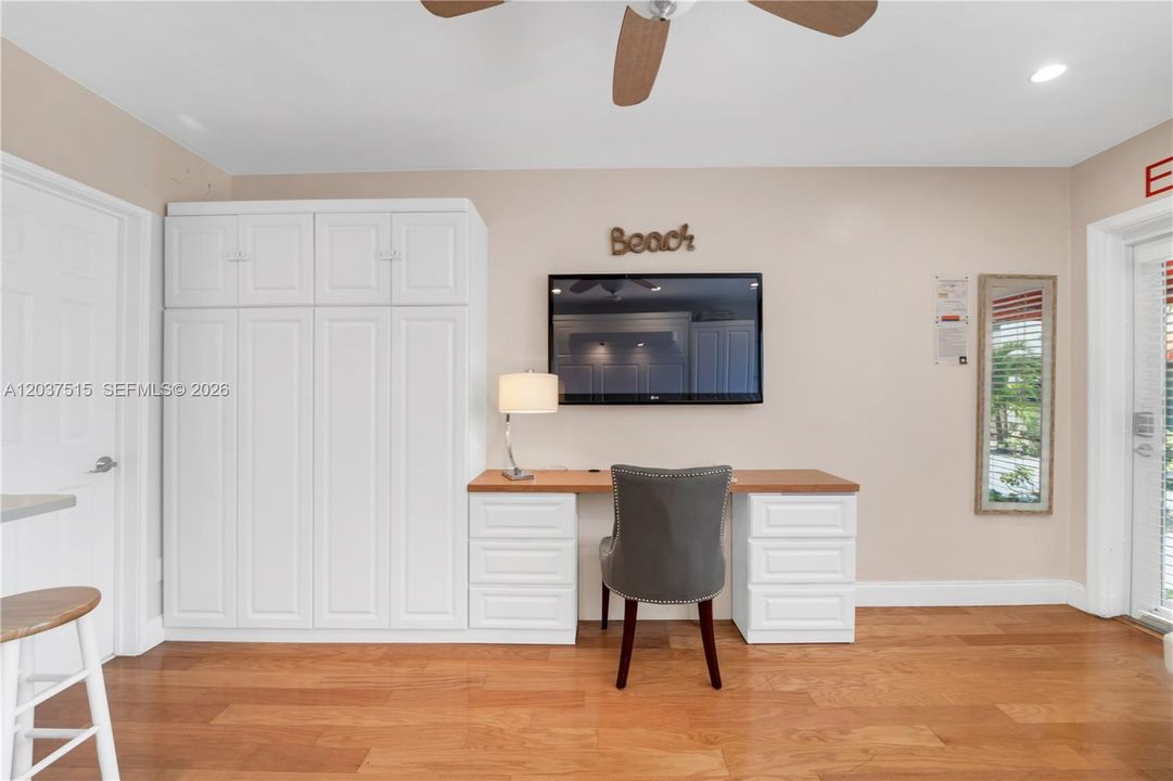 For Sale: $235,000 (0 beds, 1 baths, 260 Square Feet)