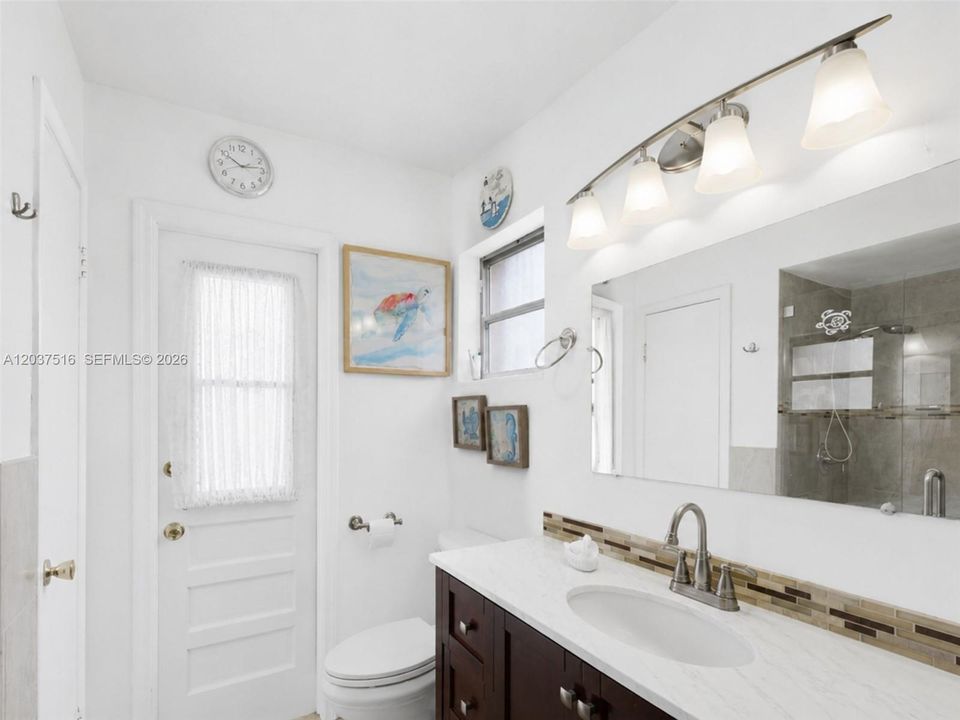 Master bathroom 1