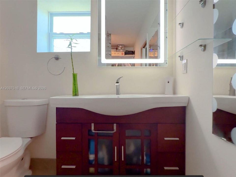 Master bathroom 2/ second primary