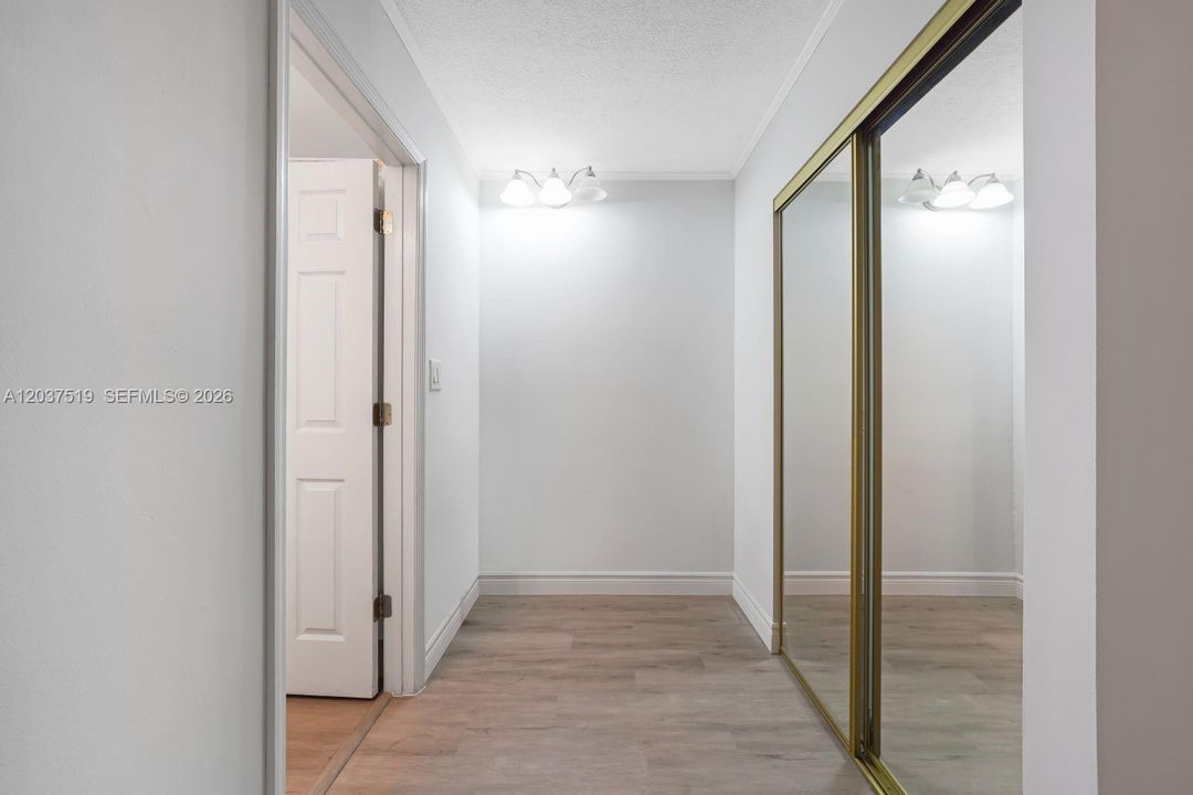 For Sale: $210,000 (2 beds, 1 baths, 1010 Square Feet)