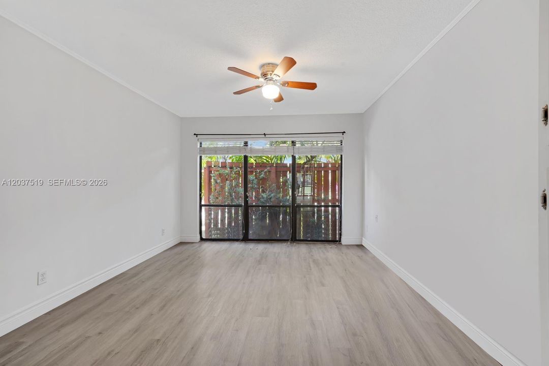 For Sale: $210,000 (2 beds, 1 baths, 1010 Square Feet)