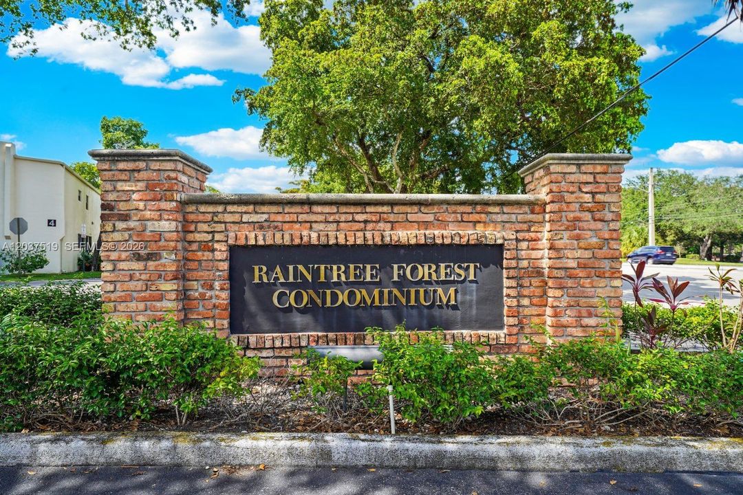 For Sale: $210,000 (2 beds, 1 baths, 1010 Square Feet)