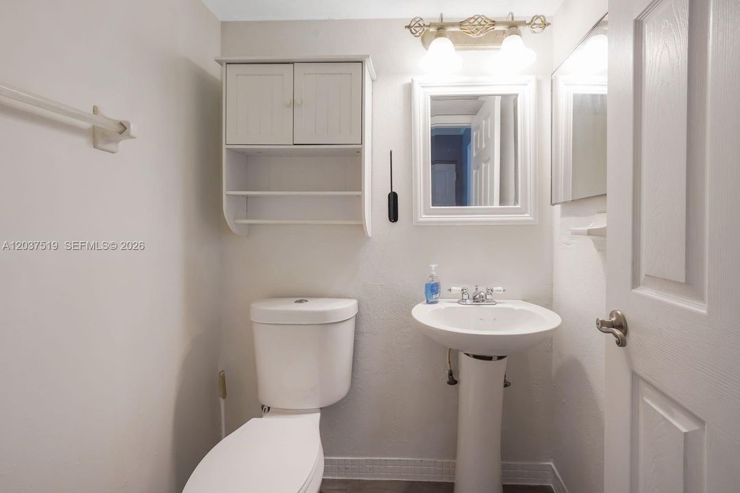 For Sale: $210,000 (2 beds, 1 baths, 1010 Square Feet)