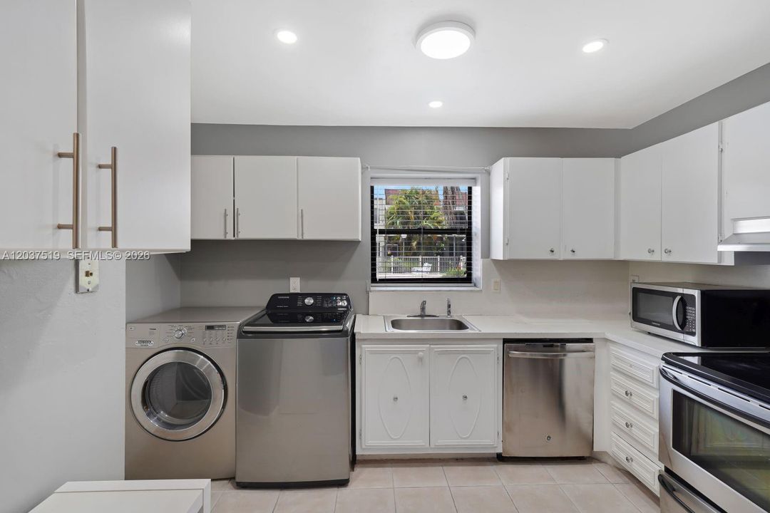 For Sale: $210,000 (2 beds, 1 baths, 1010 Square Feet)