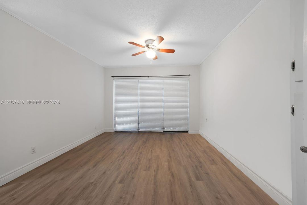 For Sale: $210,000 (2 beds, 1 baths, 1010 Square Feet)