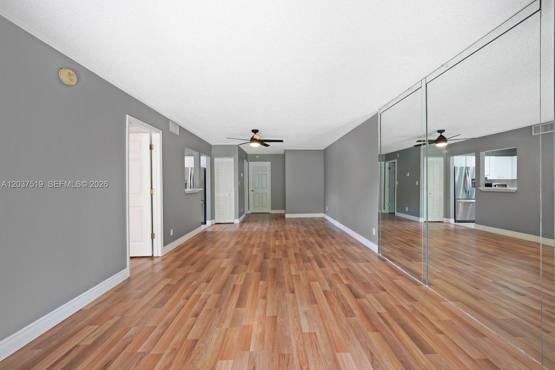 For Sale: $210,000 (2 beds, 1 baths, 1010 Square Feet)