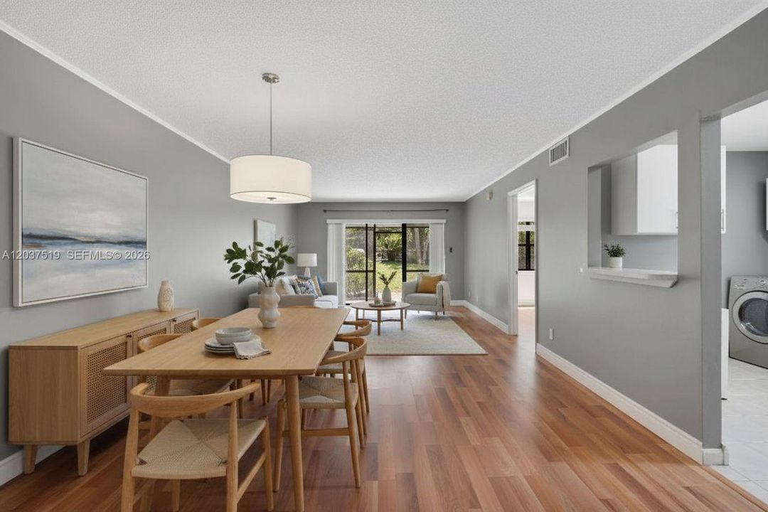 For Sale: $210,000 (2 beds, 1 baths, 1010 Square Feet)