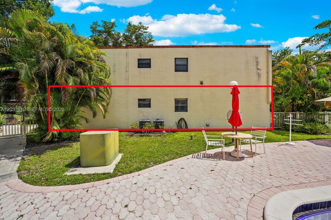 For Sale: $210,000 (2 beds, 1 baths, 1010 Square Feet)