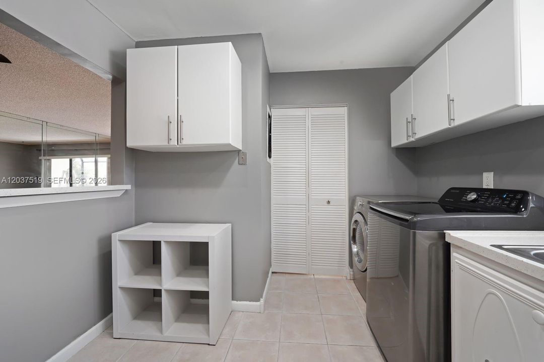 For Sale: $210,000 (2 beds, 1 baths, 1010 Square Feet)