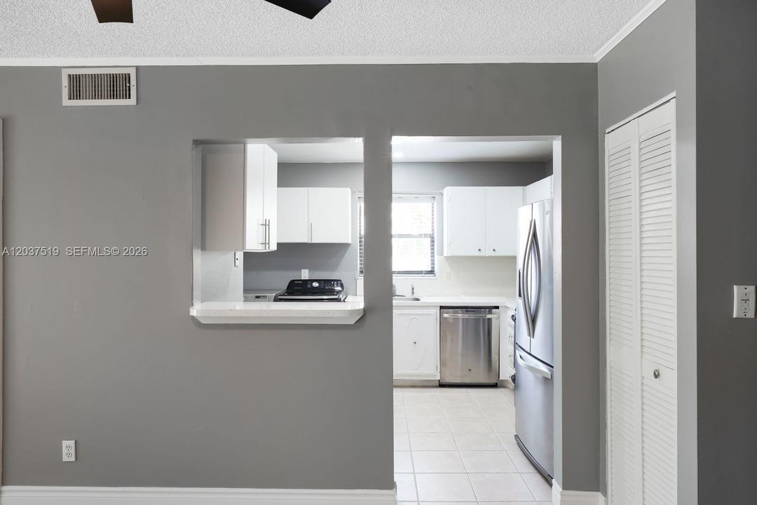 For Sale: $210,000 (2 beds, 1 baths, 1010 Square Feet)