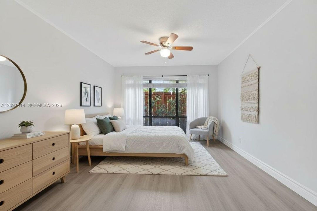 For Sale: $210,000 (2 beds, 1 baths, 1010 Square Feet)
