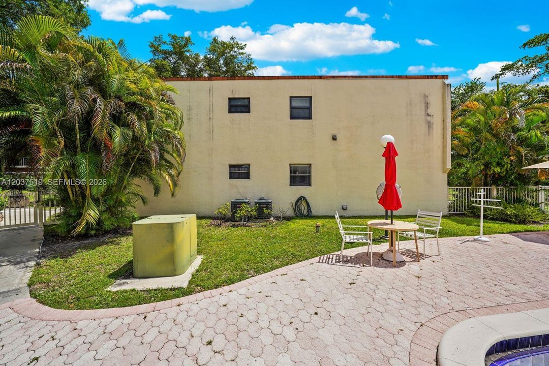 For Sale: $210,000 (2 beds, 1 baths, 1010 Square Feet)