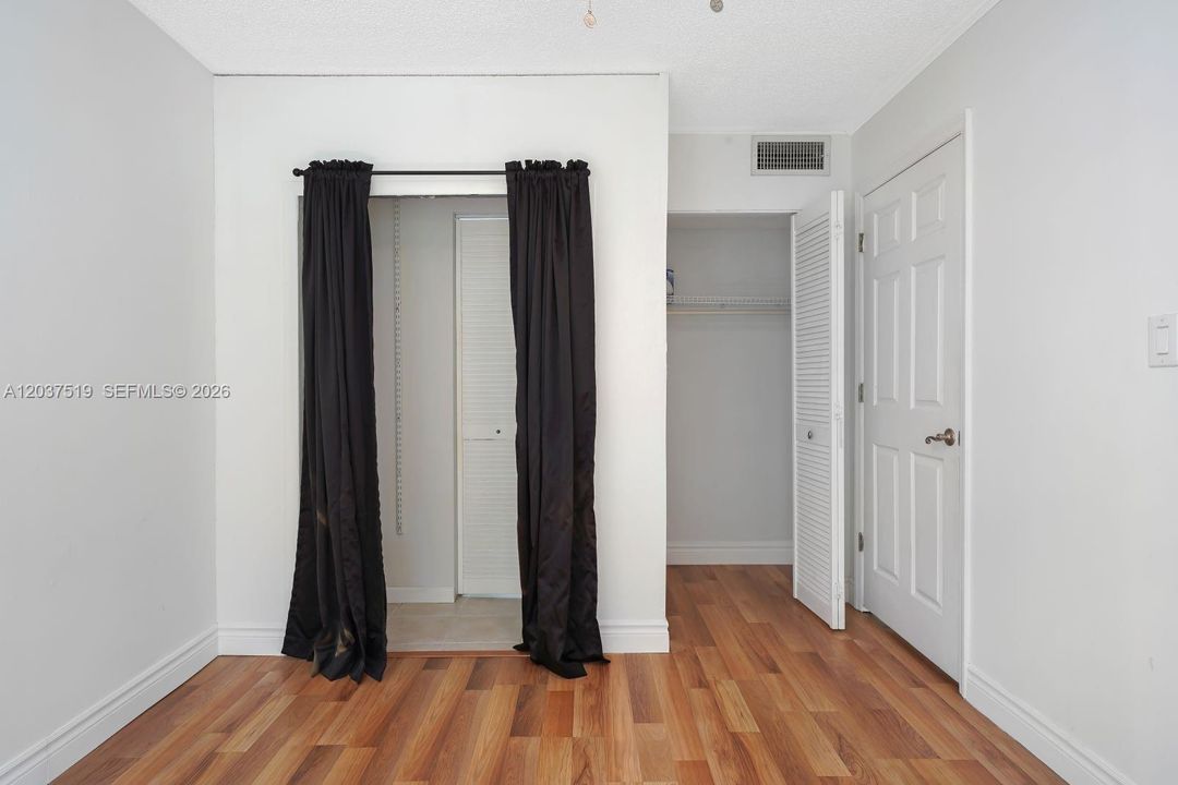 For Sale: $210,000 (2 beds, 1 baths, 1010 Square Feet)