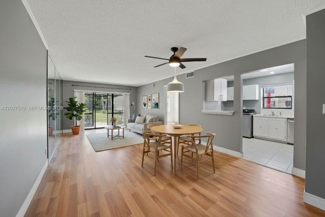 For Sale: $210,000 (2 beds, 1 baths, 1010 Square Feet)