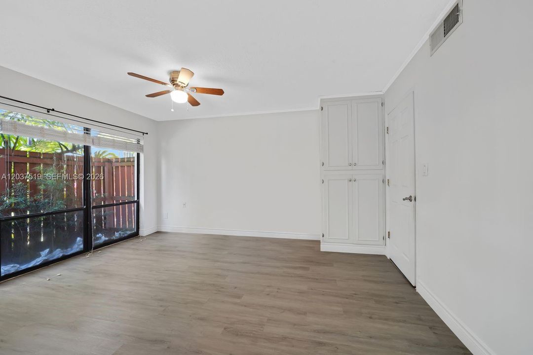 For Sale: $210,000 (2 beds, 1 baths, 1010 Square Feet)
