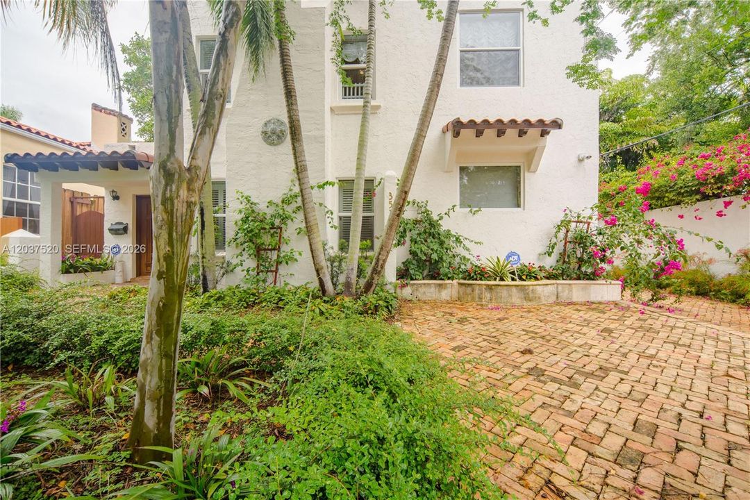 For Rent: $12,500 (4 beds, 4 baths, 3220 Square Feet)