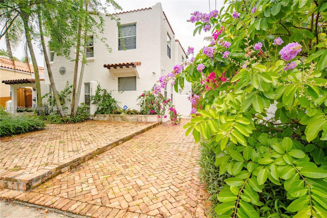For Rent: $12,500 (4 beds, 4 baths, 3220 Square Feet)