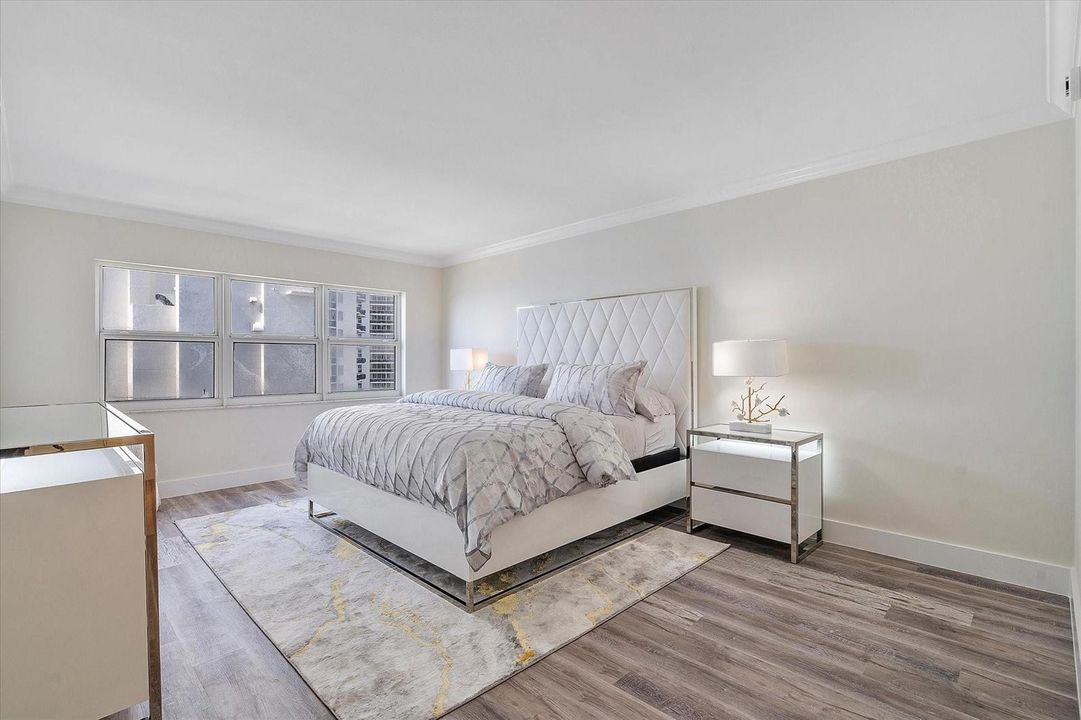 HUGE MASTER BEDROOM