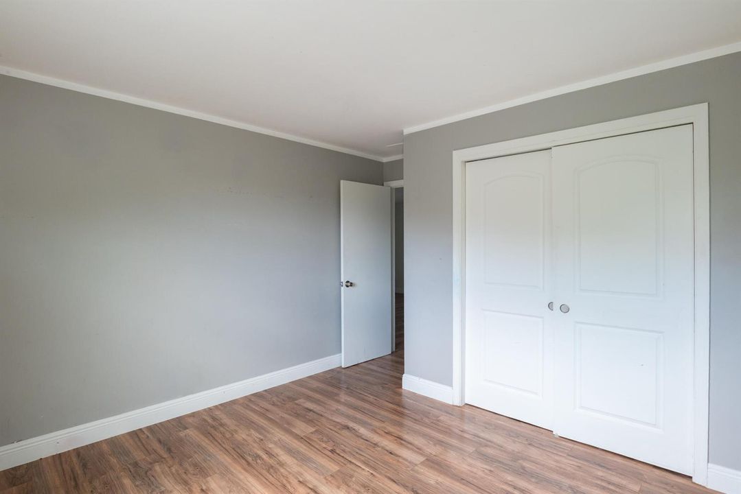 © Clark-715 N Swinton Ave. 2b-008