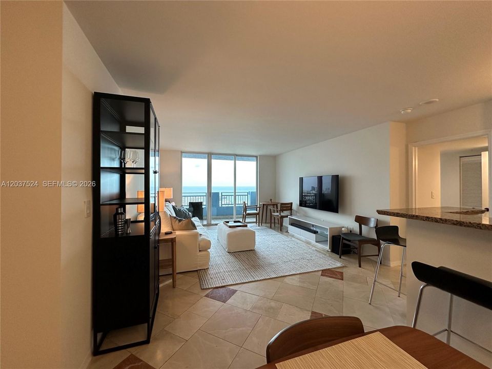 For Rent: $5,750 (2 beds, 2 baths, 1080 Square Feet)