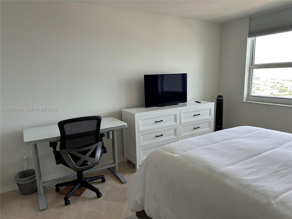 For Rent: $5,750 (2 beds, 2 baths, 1080 Square Feet)