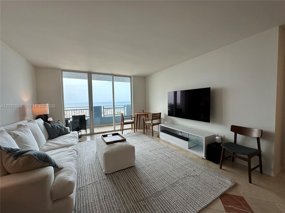 For Rent: $5,750 (2 beds, 2 baths, 1080 Square Feet)