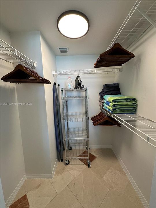 For Rent: $5,750 (2 beds, 2 baths, 1080 Square Feet)