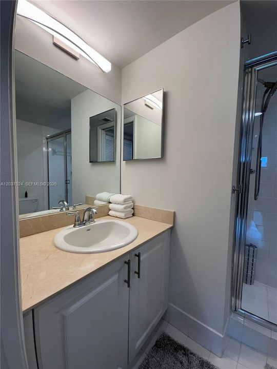 For Rent: $5,750 (2 beds, 2 baths, 1080 Square Feet)