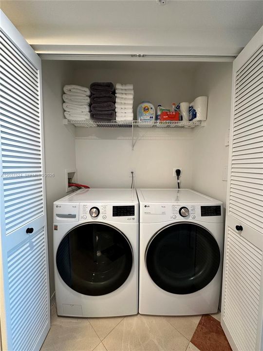 For Rent: $5,750 (2 beds, 2 baths, 1080 Square Feet)