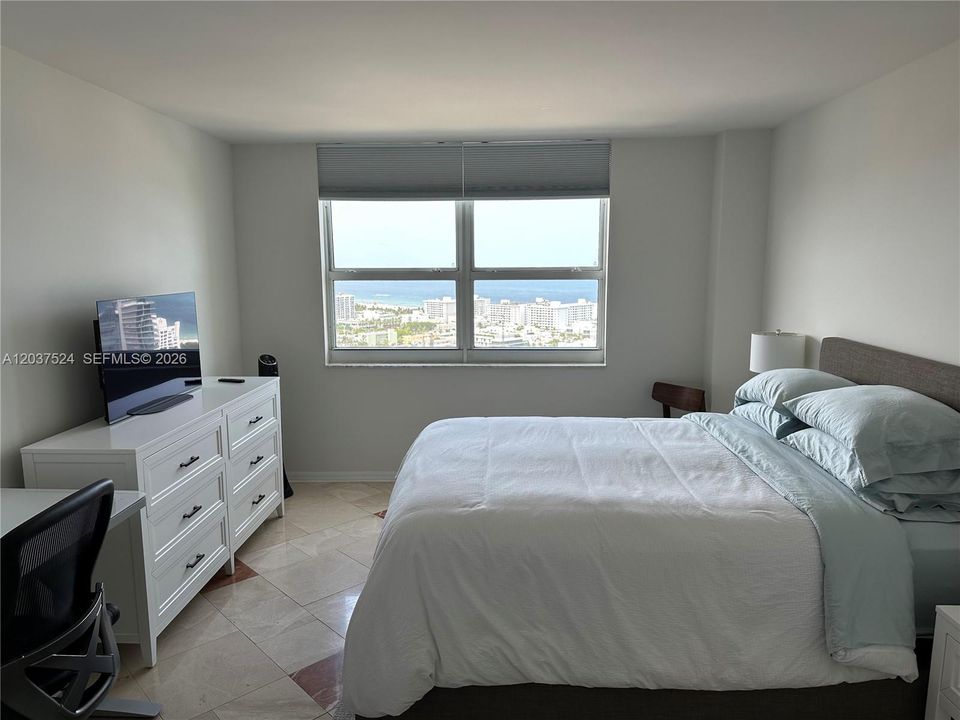 For Rent: $5,750 (2 beds, 2 baths, 1080 Square Feet)
