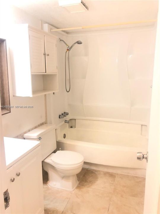 For Sale: $180,000 (2 beds, 2 baths, 905 Square Feet)