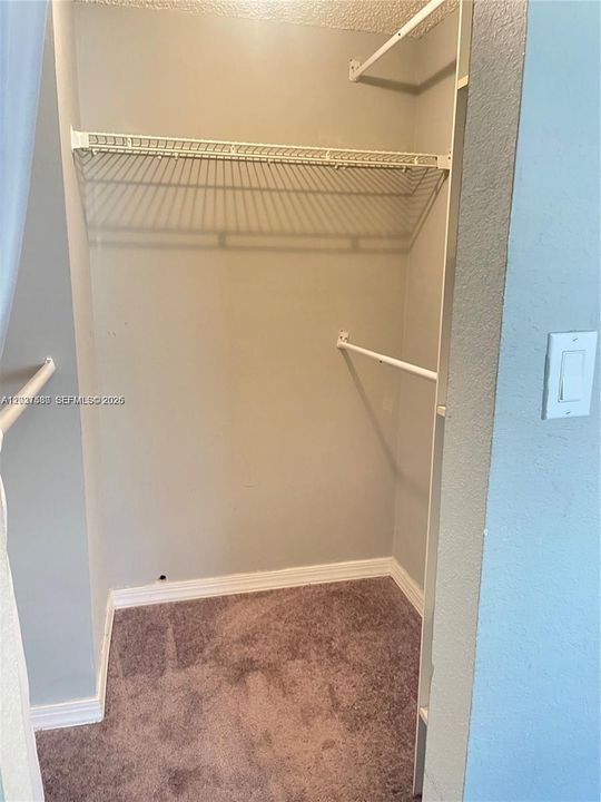 For Sale: $180,000 (2 beds, 2 baths, 905 Square Feet)