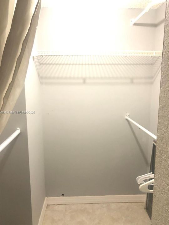 For Sale: $180,000 (2 beds, 2 baths, 905 Square Feet)
