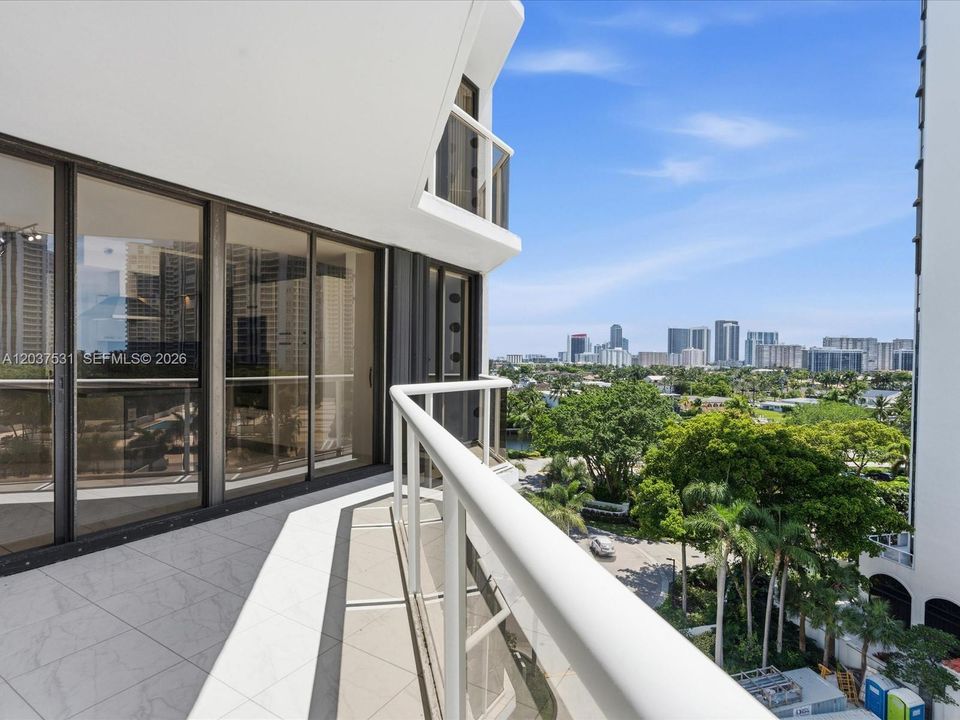 For Sale: $399,900 (2 beds, 2 baths, 1154 Square Feet)