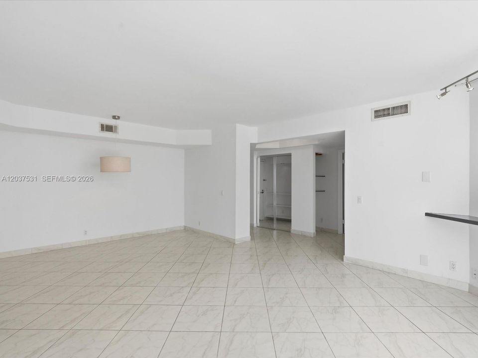 For Sale: $399,900 (2 beds, 2 baths, 1154 Square Feet)