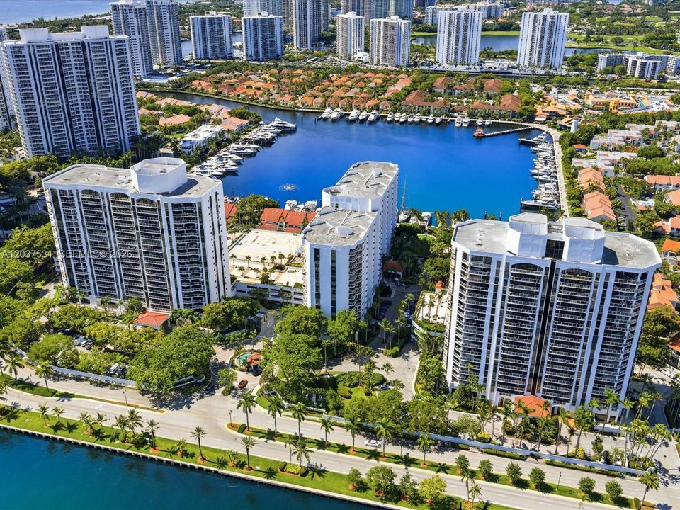 For Sale: $399,900 (2 beds, 2 baths, 1154 Square Feet)
