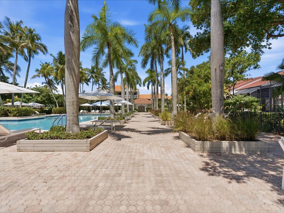 For Sale: $399,900 (2 beds, 2 baths, 1154 Square Feet)